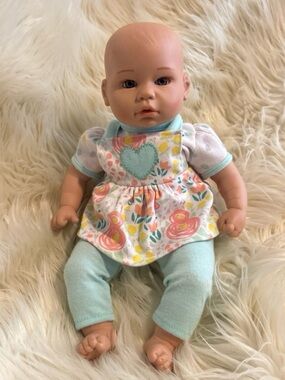 Madame Alexander baby doll 2018 realistic looking baby doll w/original outfit